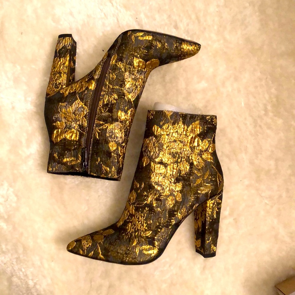 Metallic black and gold Jessica Simpson booties